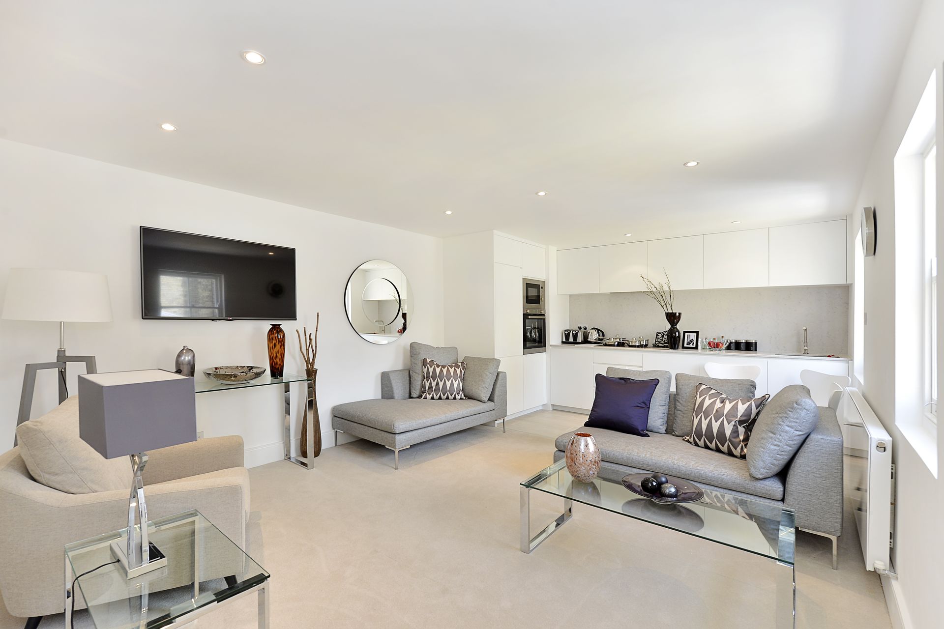 Kensington – 2 Bedroom Flat: Reception room