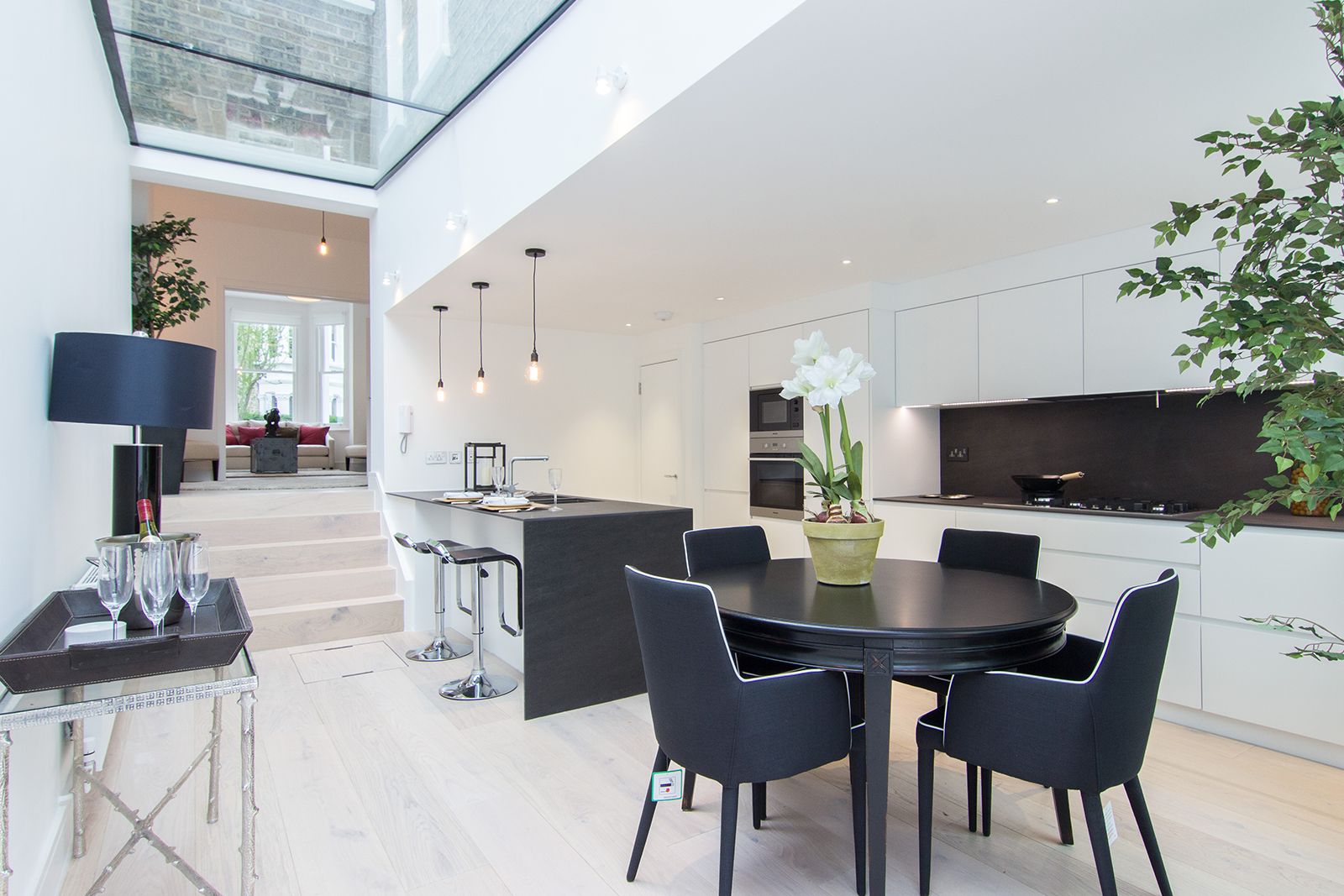 Shepherds Bush – Single Family House: Exterior