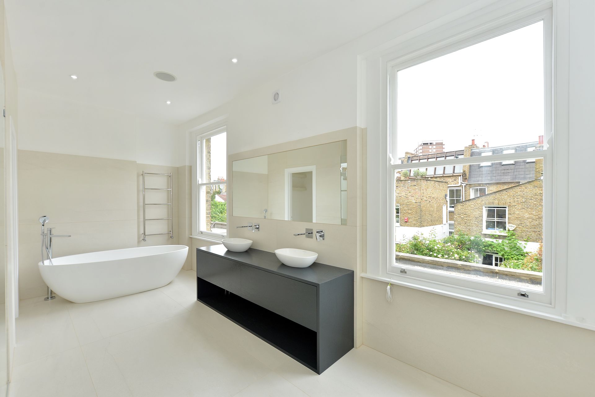 Fulham – Single Family House: Master bathroom